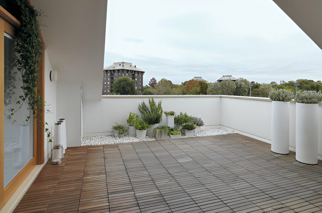 Balconies / Terraces